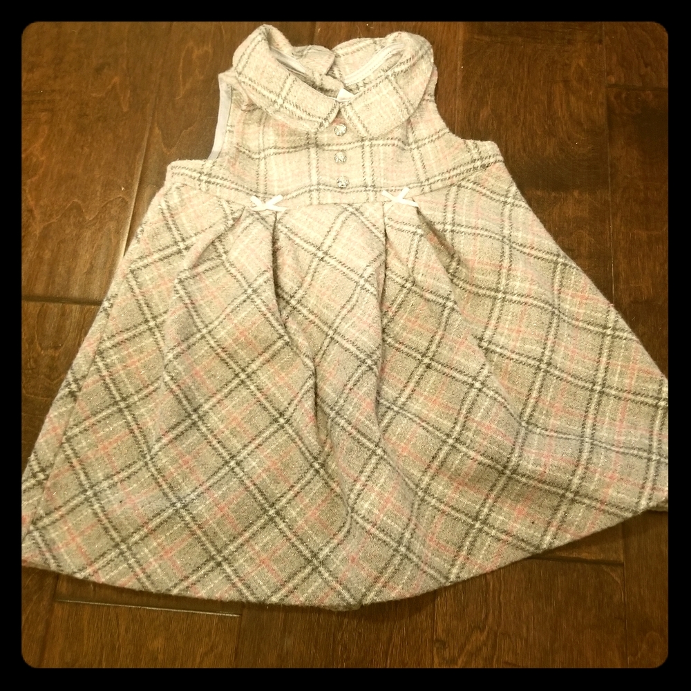 Grey and pink jumper.